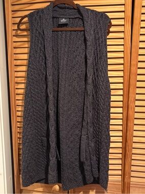 Aran Woollen Mills women’s 100% merino wool Charcoal Cable-Knit Sweater Vest XL